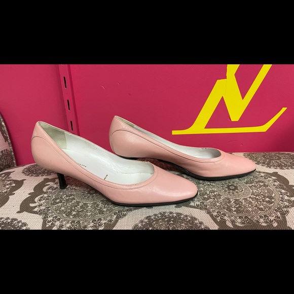 St. John Knits Leather Kitten Heel Almond Toe Classic 8 Pink Pumps NEW - Picture 3 of 5